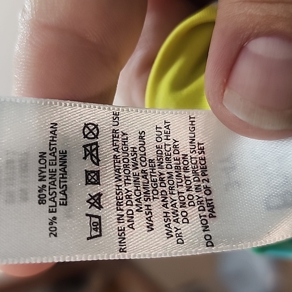 Mini Boden Floral Print Rashguard with Contrasting Striped Sleeves Size 3-4 - Picture 4 of 5